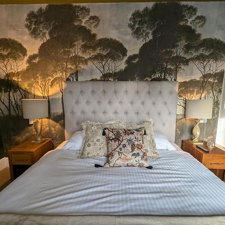 The Duke Hotel Hilmarton ภายนอก รูปภาพ