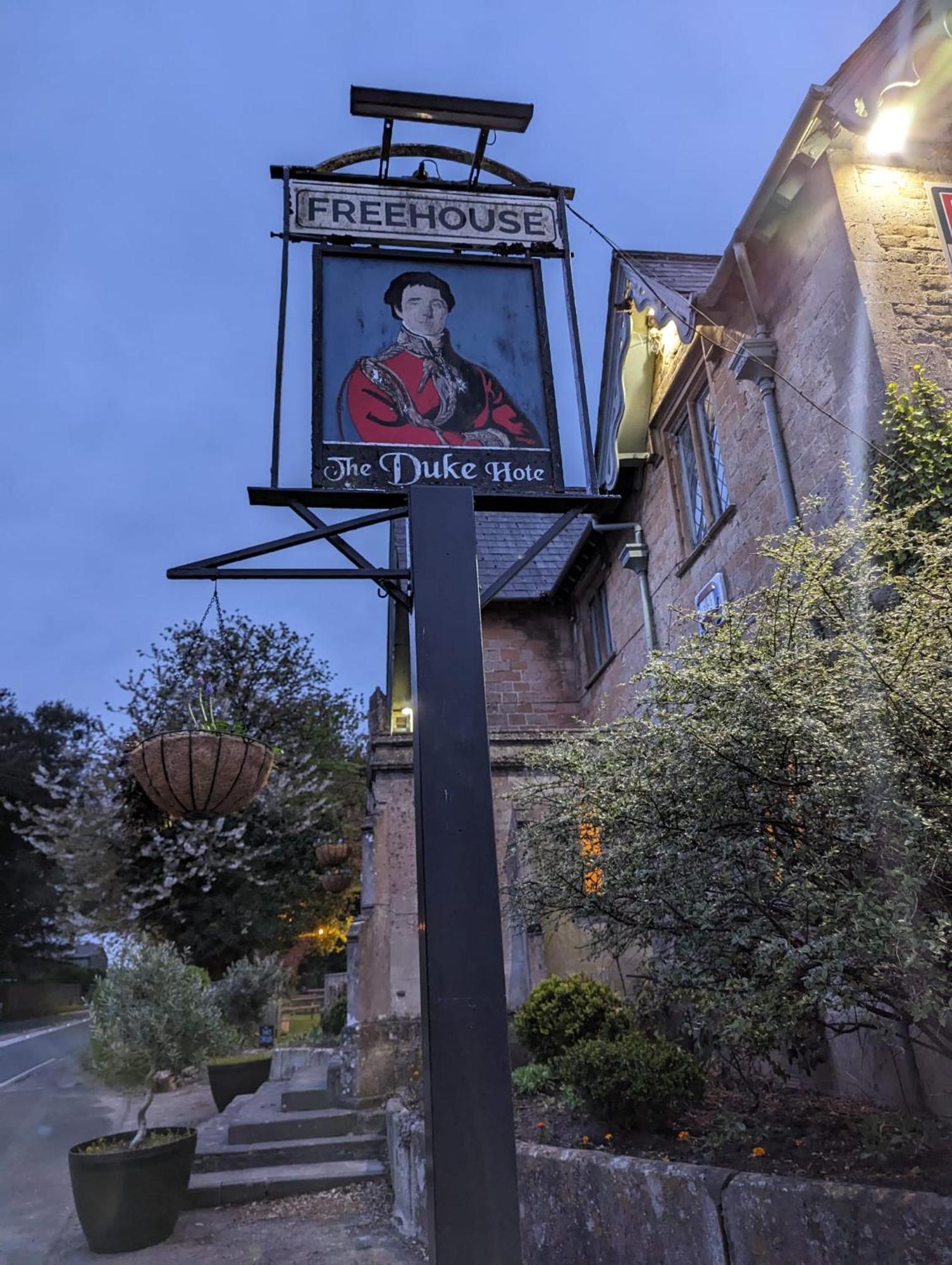The Duke Hotel Hilmarton ภายนอก รูปภาพ