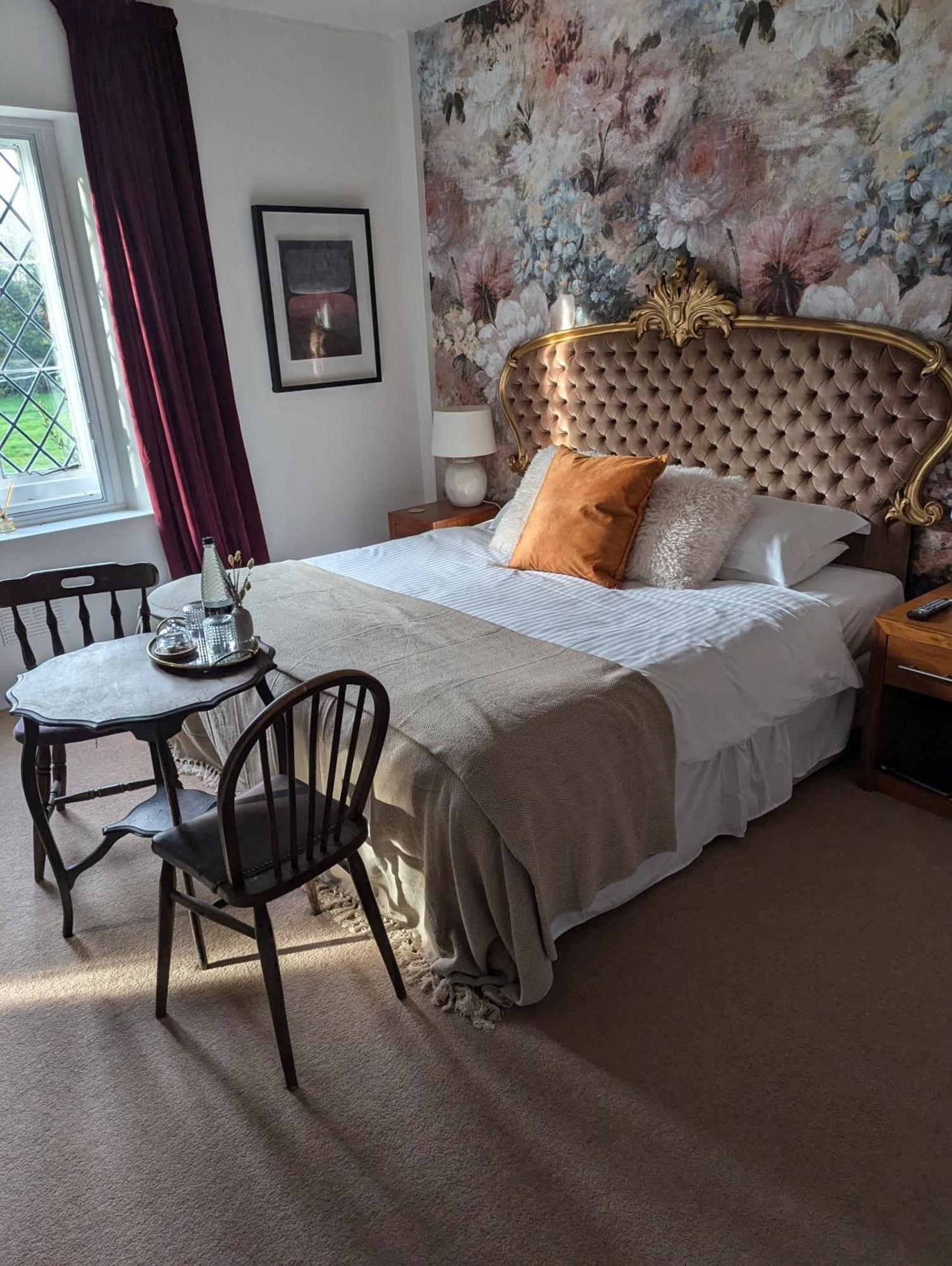 The Duke Hotel Hilmarton ภายนอก รูปภาพ