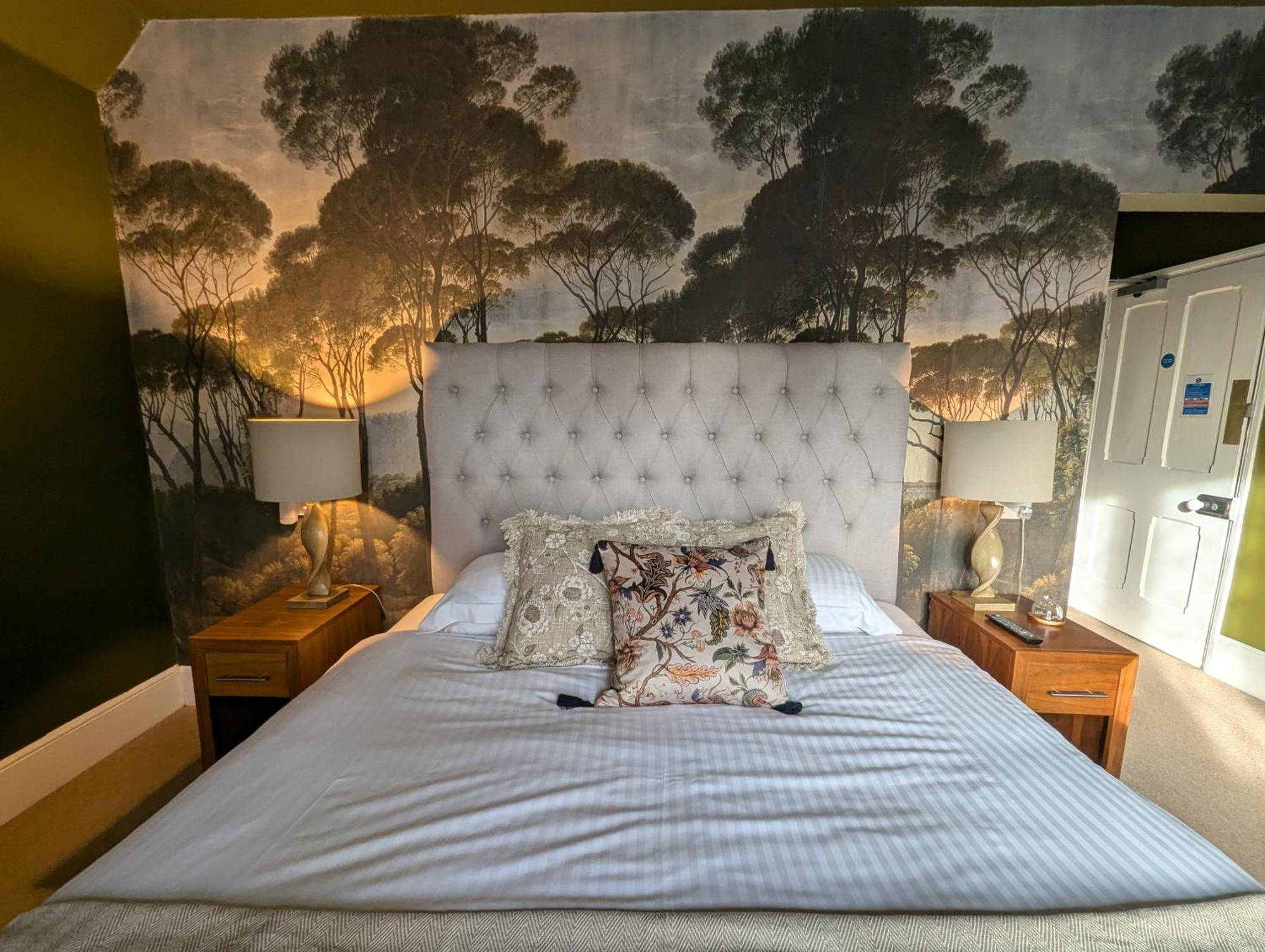 The Duke Hotel Hilmarton ภายนอก รูปภาพ
