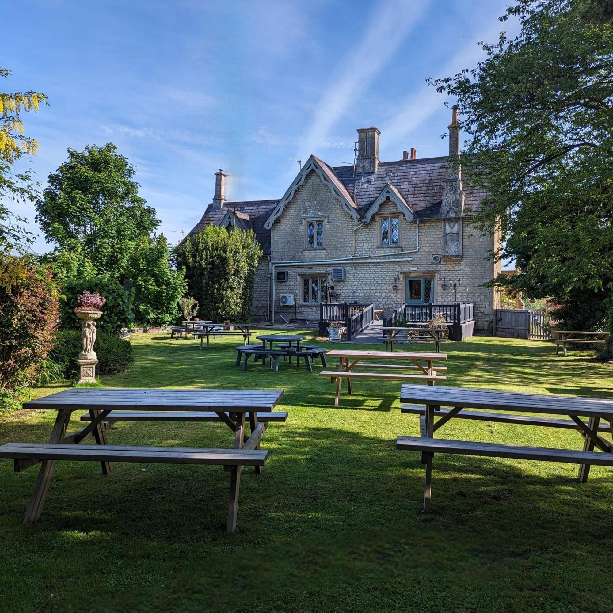 The Duke Hotel Hilmarton ภายนอก รูปภาพ